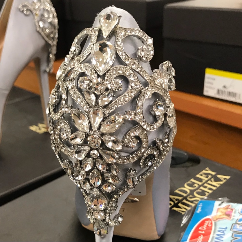 Meet your Posher, Noral